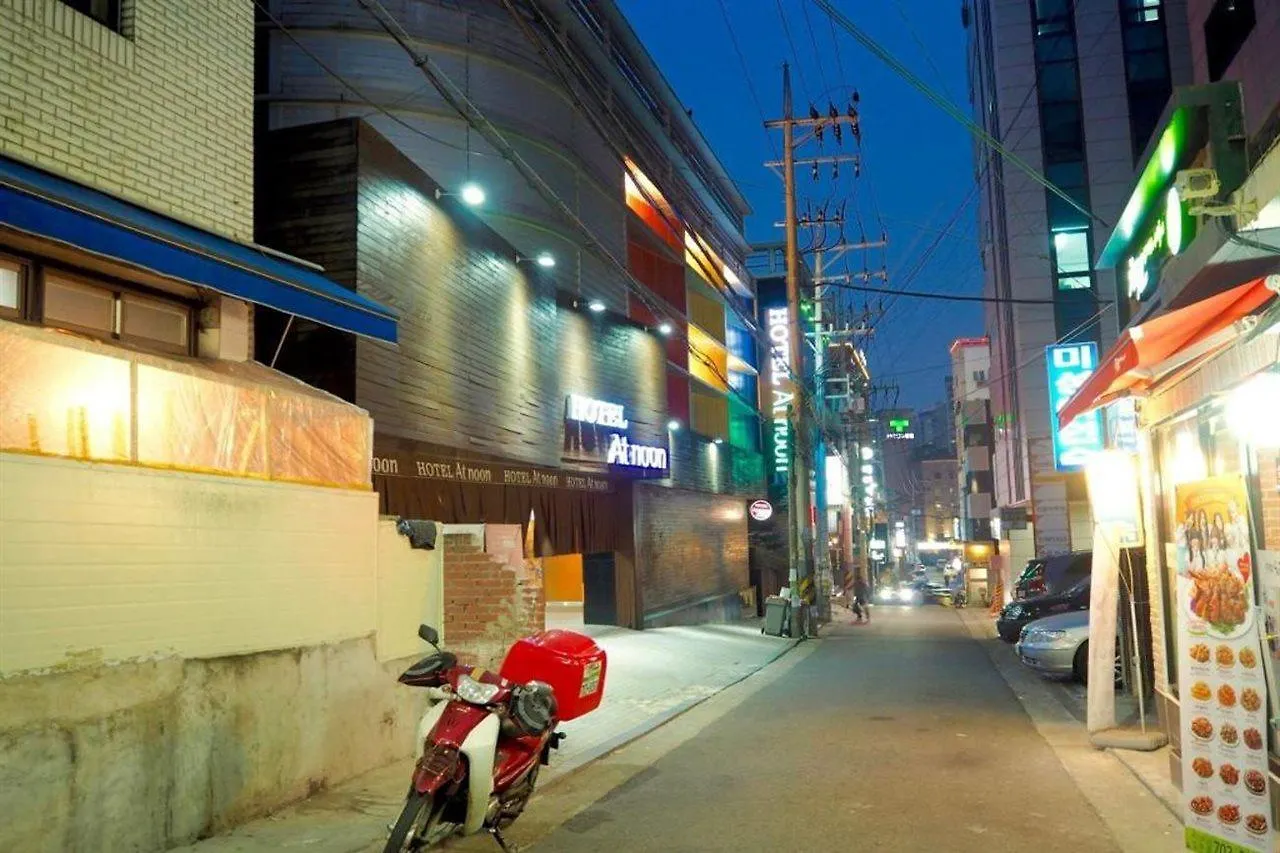 Motel At Noon Hotel Shinchon Seoul