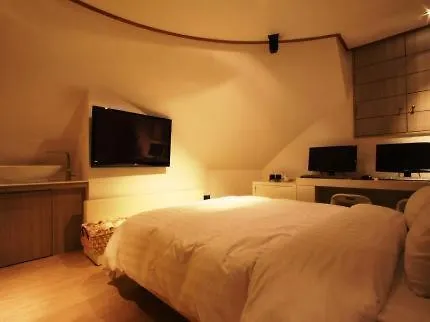At Noon Hotel Shinchon Seoul South Korea