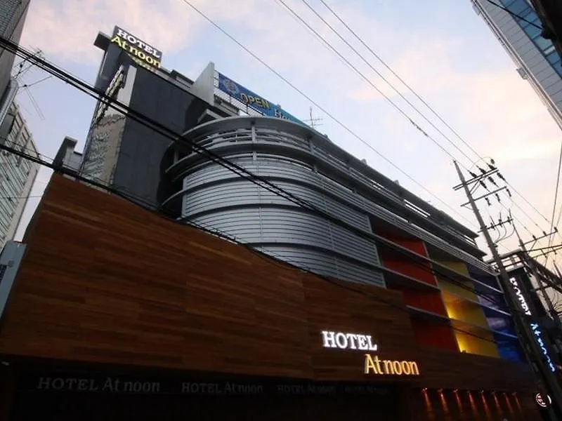 At Noon Hotel Shinchon Seoul Motel