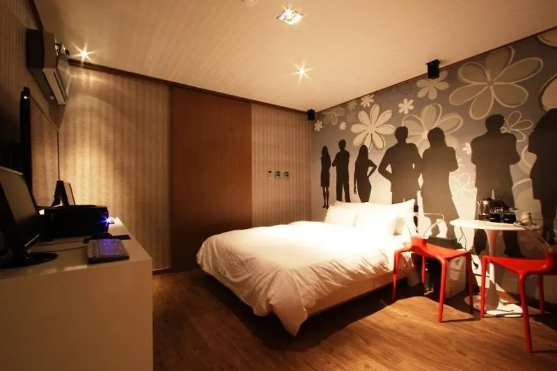 At Noon Hotel Shinchon Seoul South Korea
