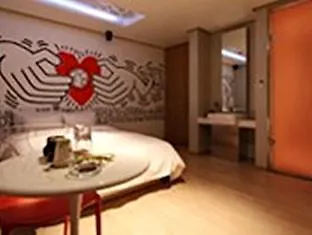 At Noon Hotel Shinchon Seoul Motel